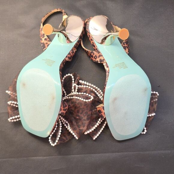 BRAND NEW  BLUE BY  BETSEY JOHNSON FAWN LEOPARD PEARL BOW HIGH HEEL SANDAL - Picture 14 of 16